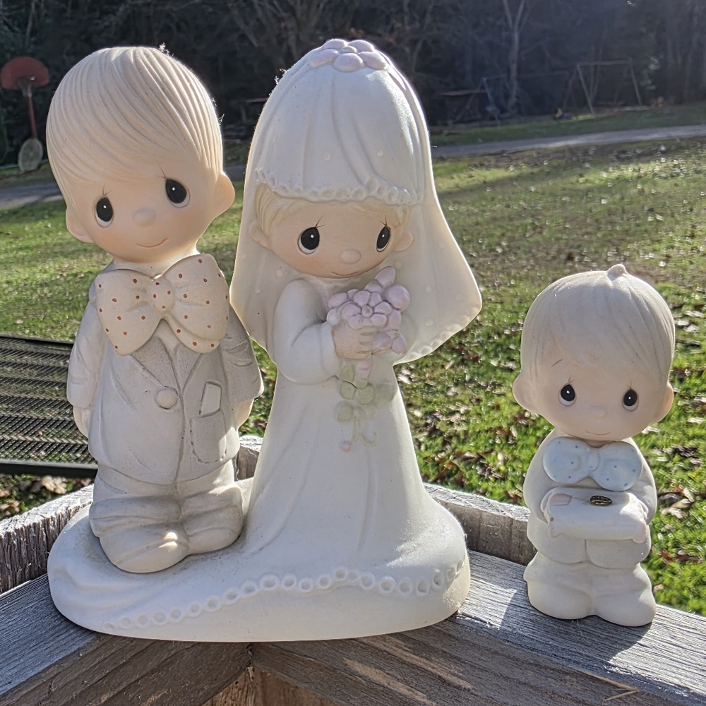 PRECIOUS MOMENTS FIGURINE Husband Wife Wedding Couple 1979 Ring Bearer